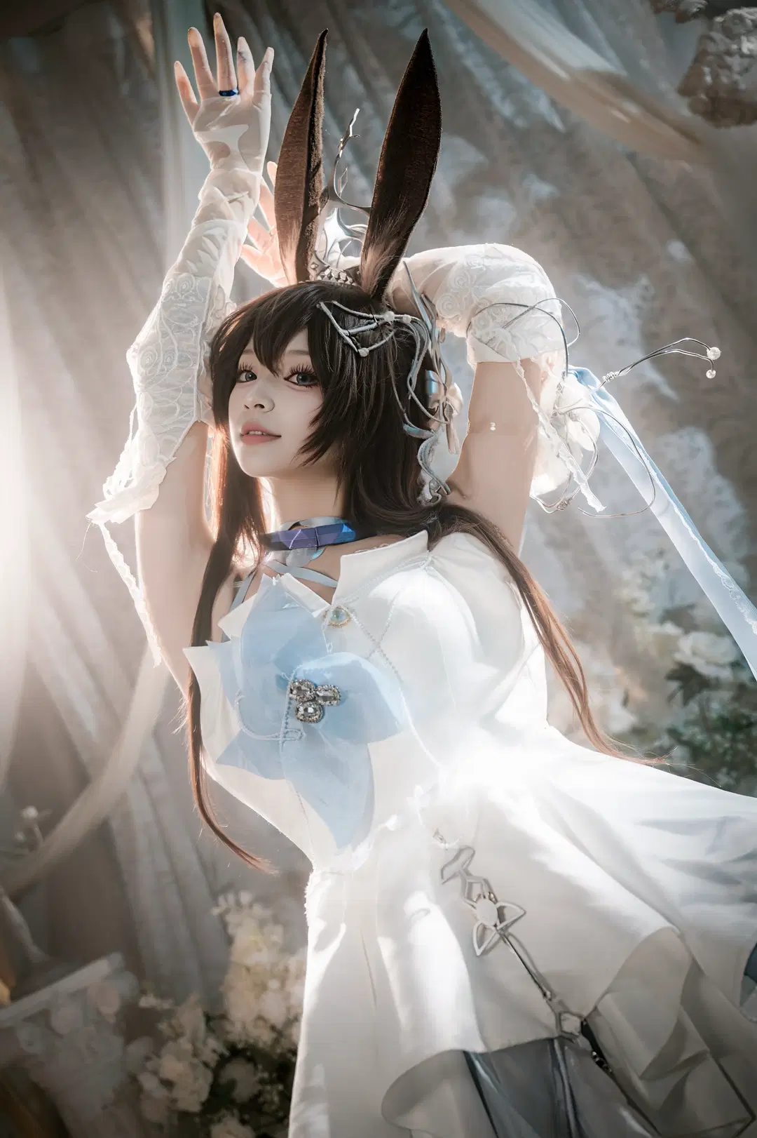 【アーミヤ コスプレ】『アークナイツ』アーミヤのアイスブルーの花海と光と影 - 北面色影 - 9枚目