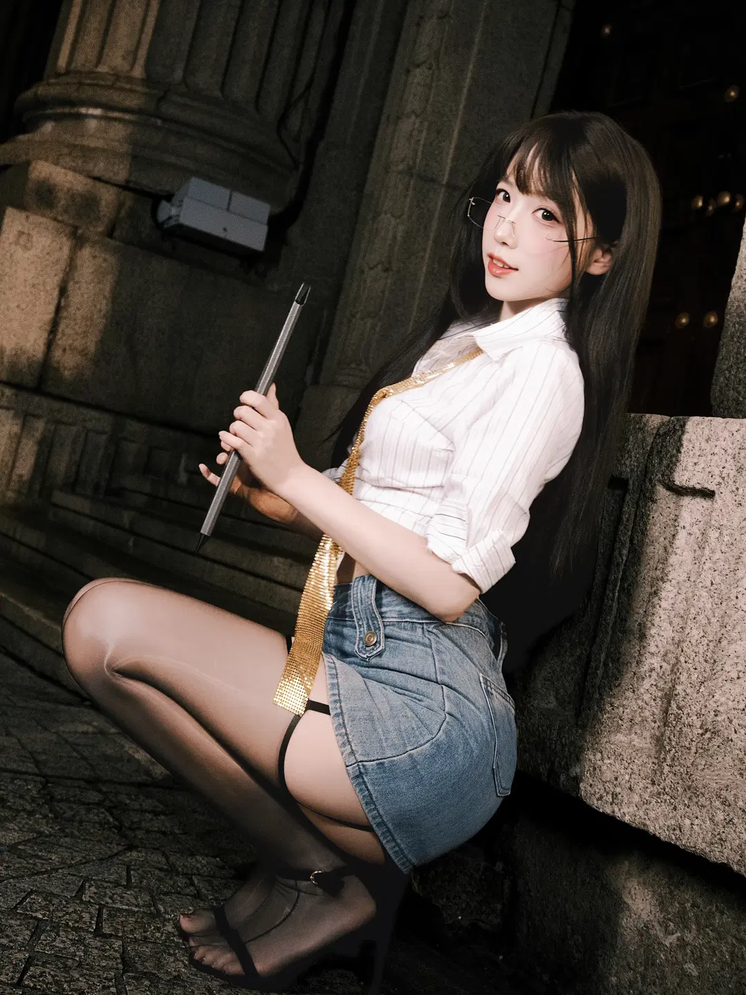 外滩夜景与工业风交织的秘书制服主题写真 - 北面色影 - 第10张