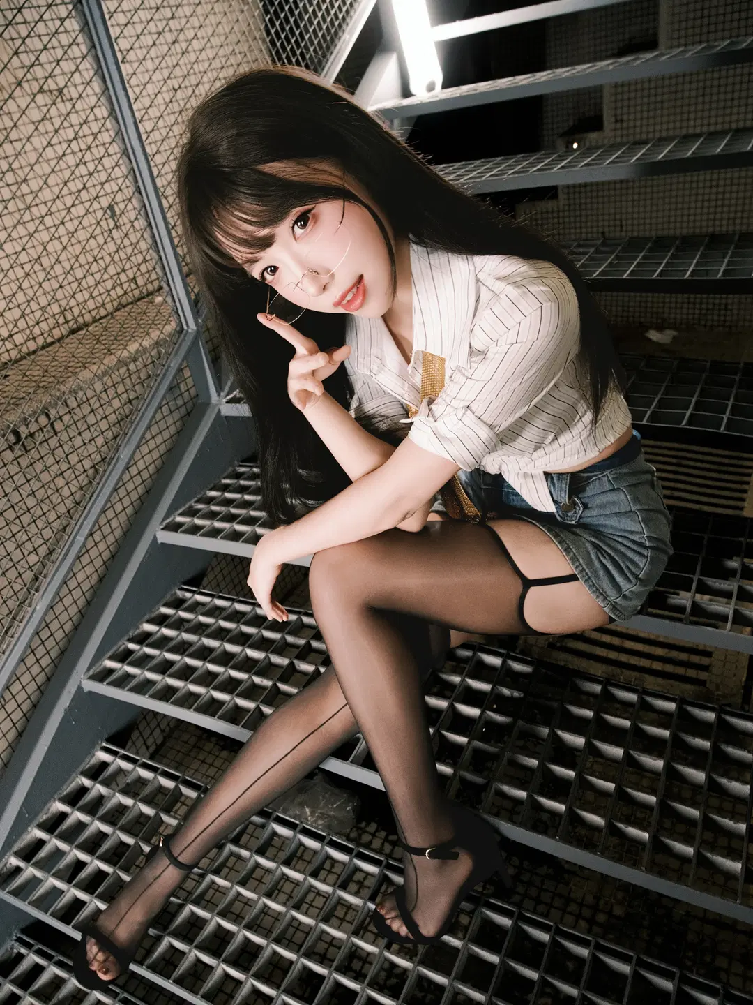 外滩夜景与工业风交织的秘书制服主题写真 - 北面色影 - 第16张