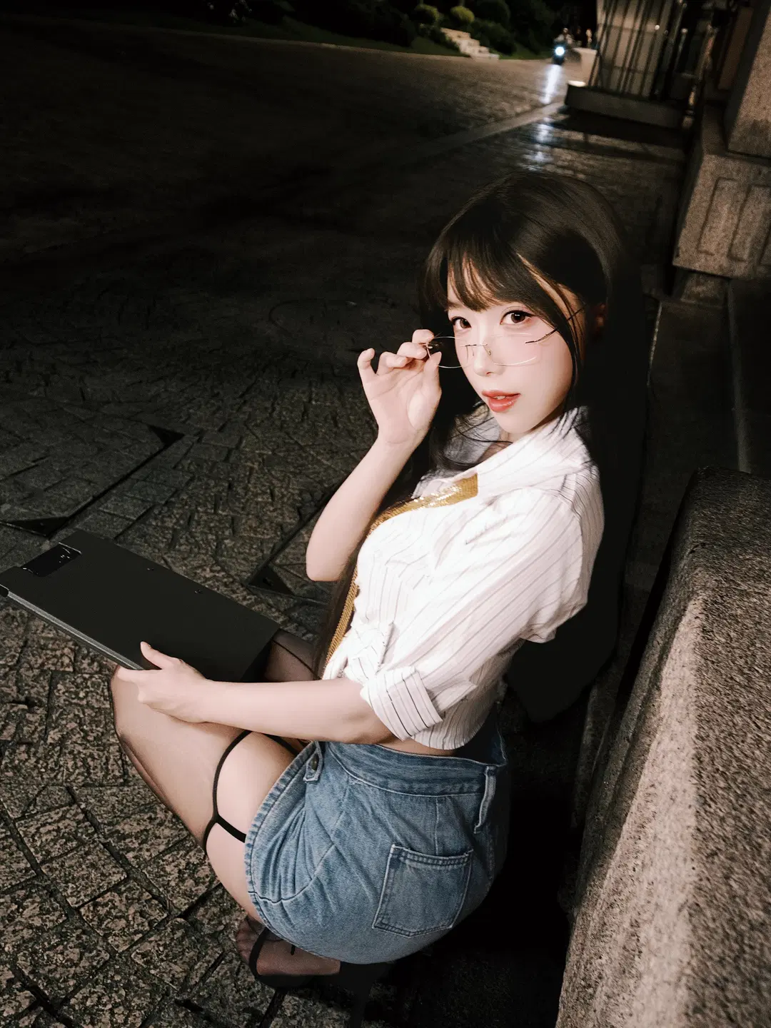外滩夜景与工业风交织的秘书制服主题写真 - 北面色影 - 第17张