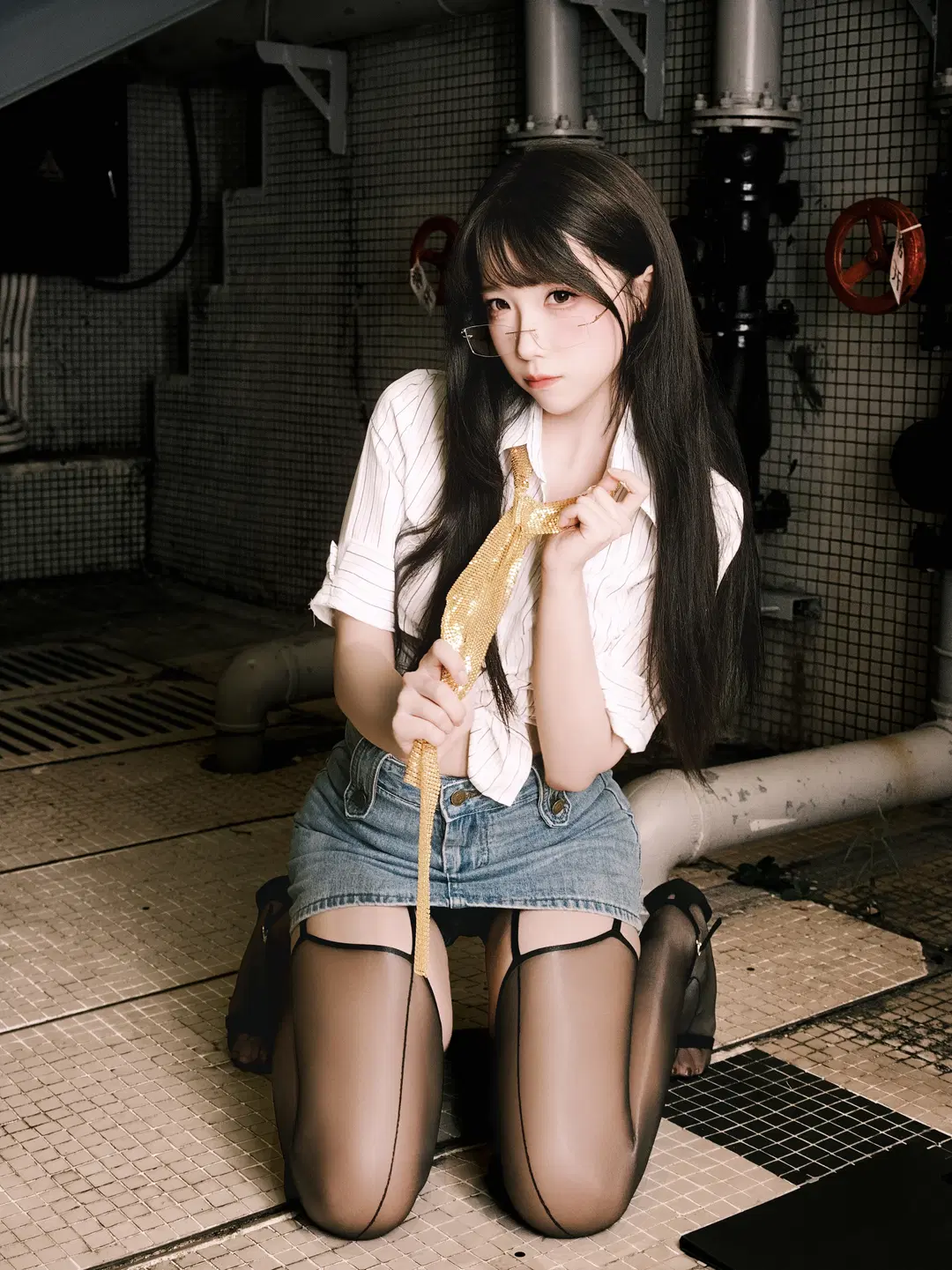 秘书制服, 外滩夜景, 美式写真, 吊带黑丝, 大光圈人像