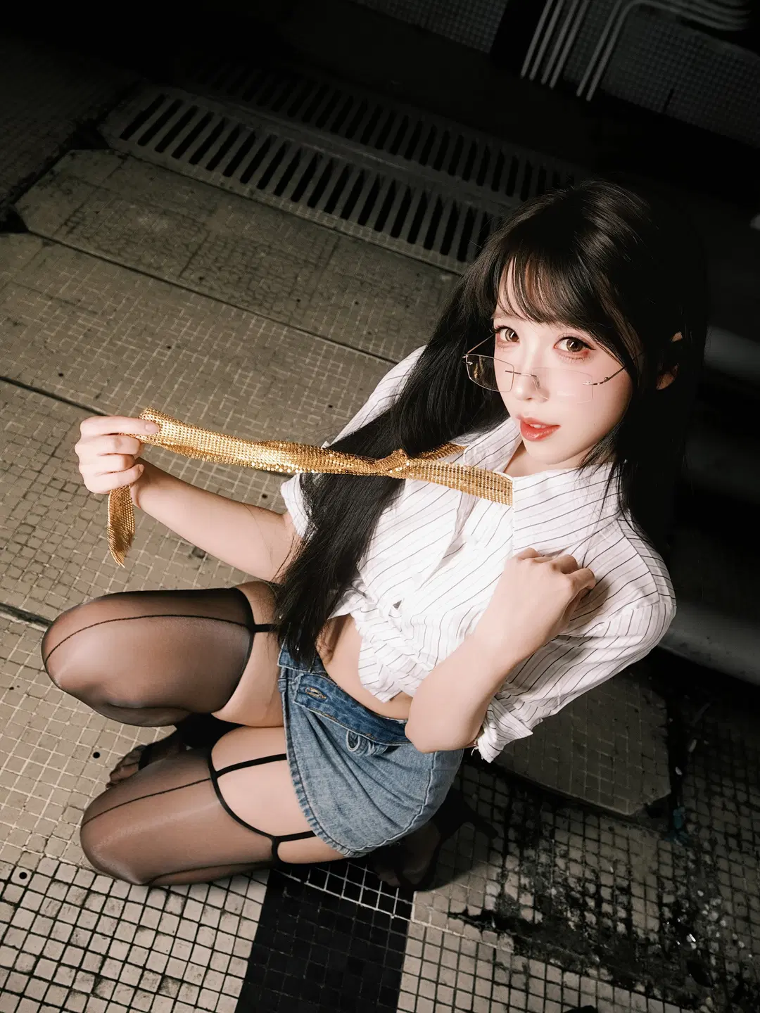 外滩夜景与工业风交织的秘书制服主题写真 - 北面色影 - 第7张