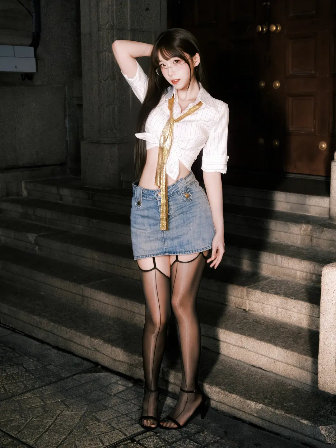 外滩夜景与工业风交织的秘书制服主题写真 - 北面色影 - 第8张