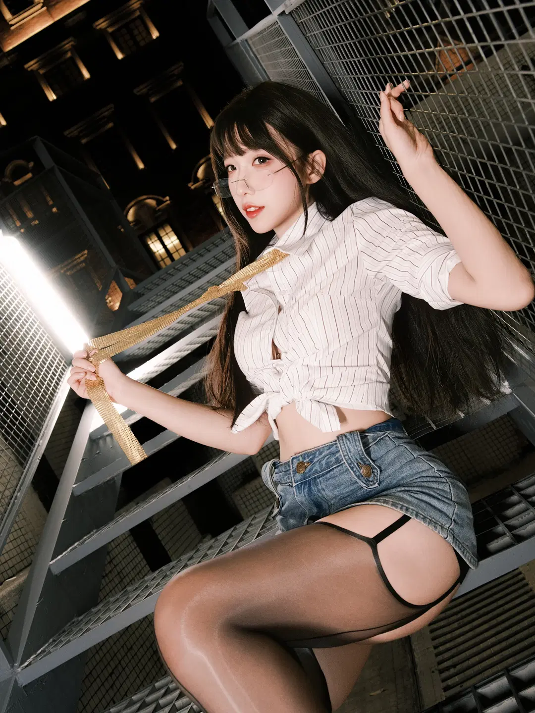 外滩夜景与工业风交织的秘书制服主题写真 - 北面色影 - 第9张