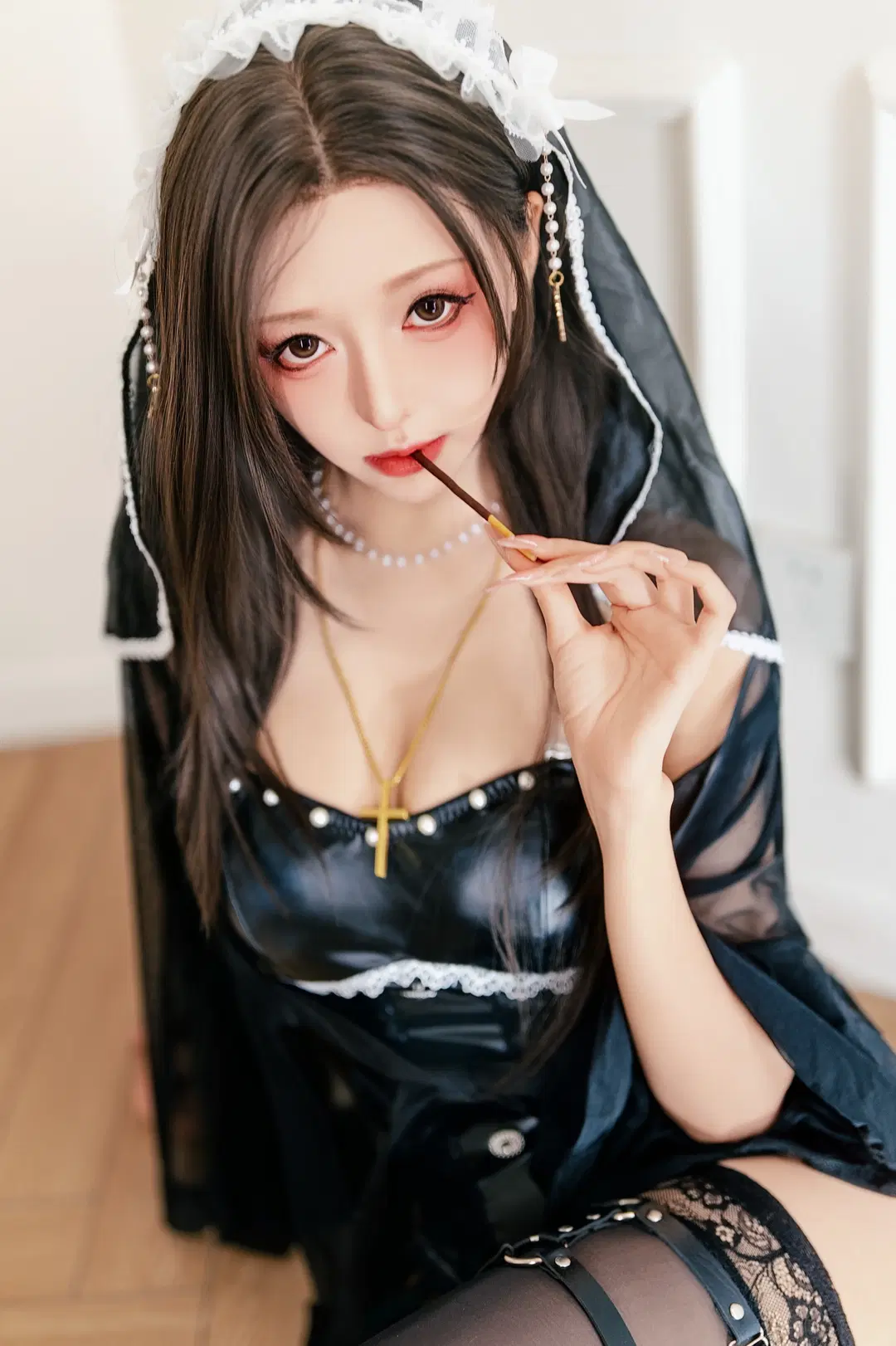 Dark Nun Style Look: The Mysterious Allure of Black and Gold by 北面色影 - Image 2