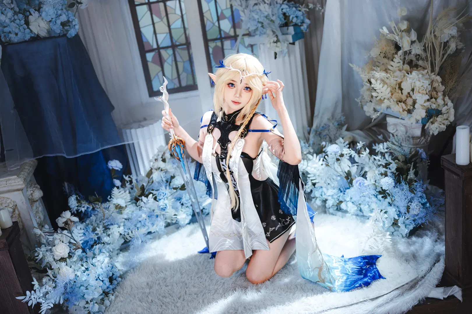 [Cartethyia Cosplay] Wuthering Waves: An Aloof Elf Amidst Blue and White Blossoms by 青阳 - Image 3