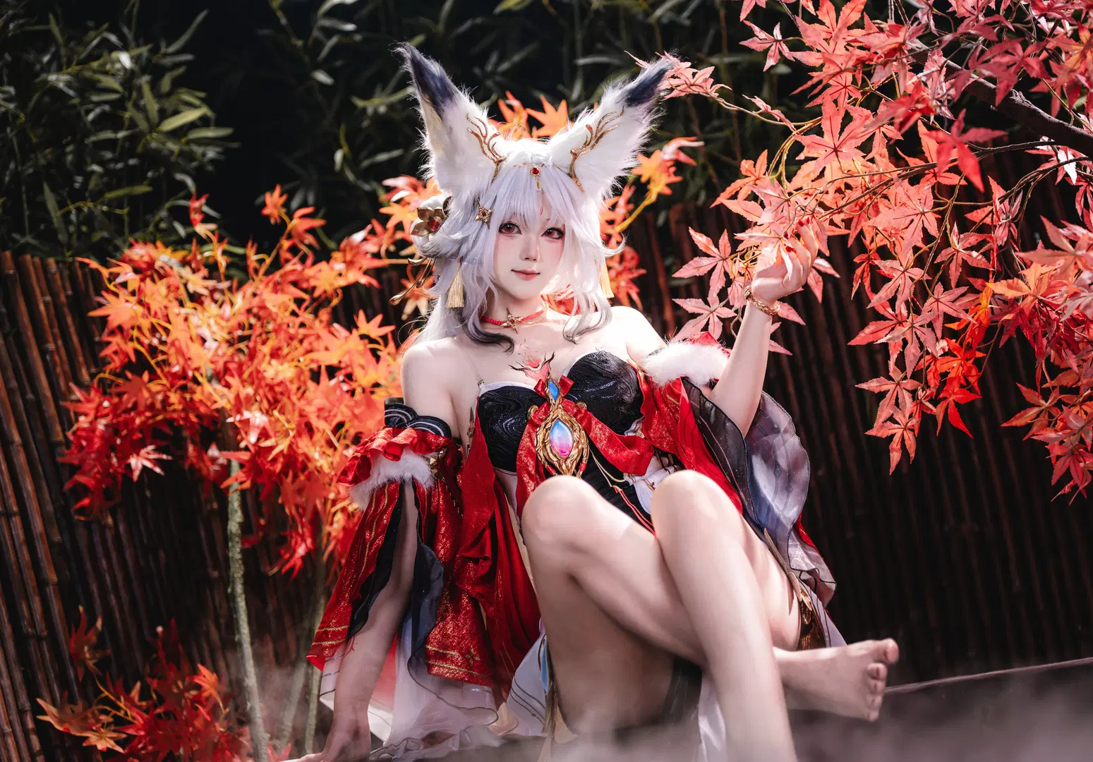 【心月狐cos】鸣潮红枫林中的白狐少女拍摄记录 - 青阳 - 第3张