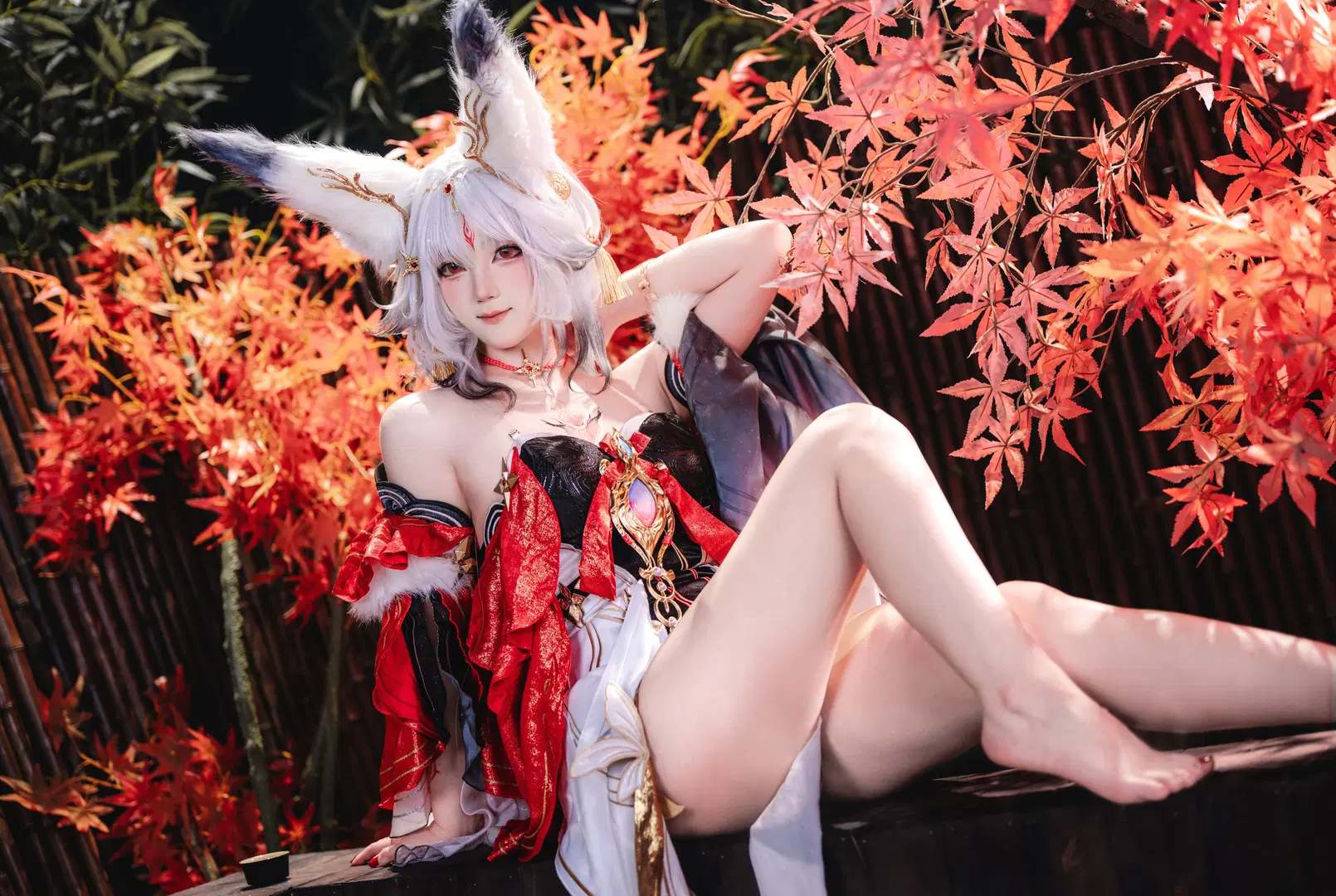 【心月狐cos】鸣潮红枫林中的白狐少女拍摄记录 - 青阳 - 第5张