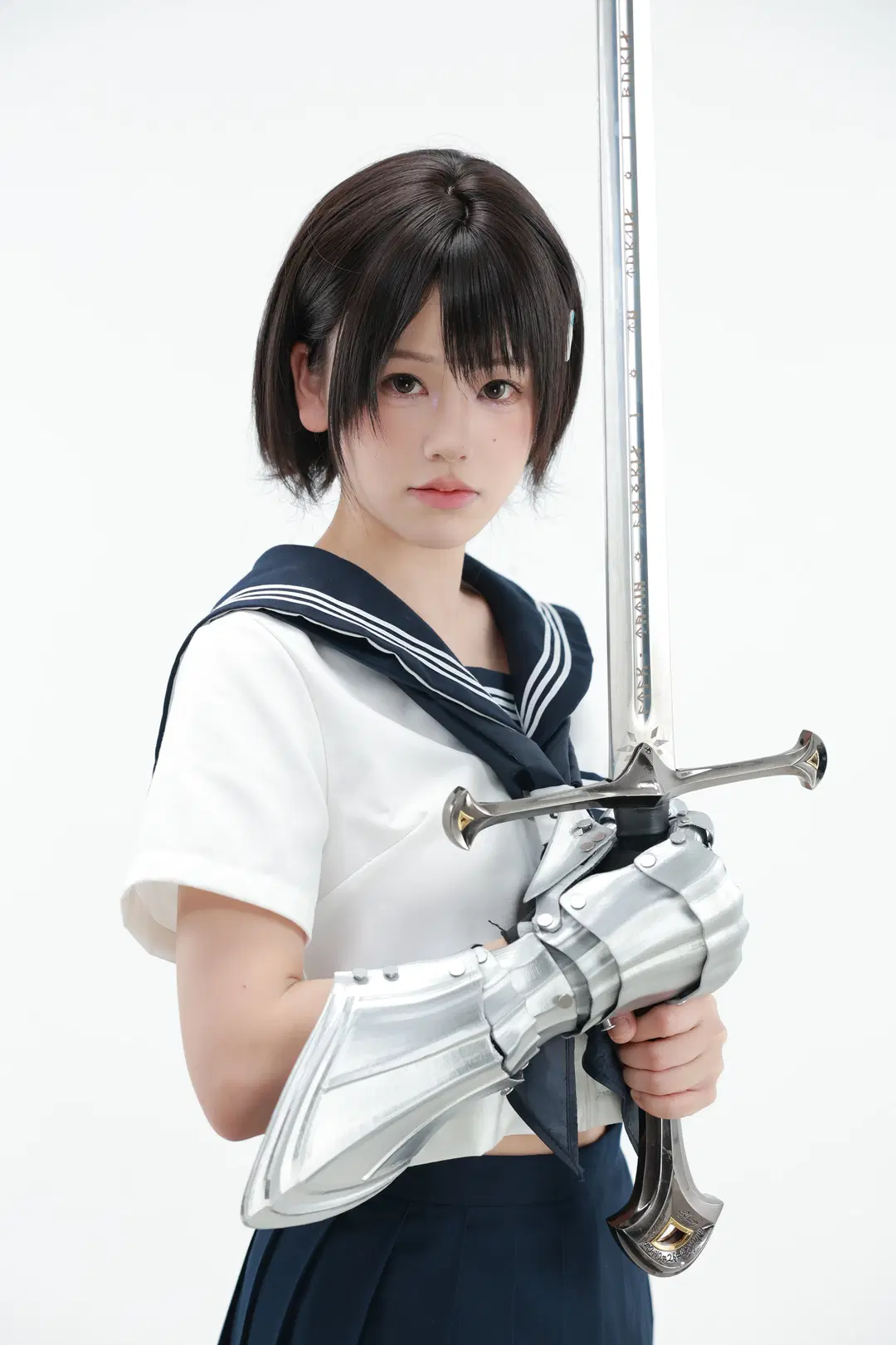 白ホリ短髪の戦闘JK、銃と大剣が織りなす硬派な衝突 - 就爱臭猴子（缺牙巴版） - 2枚目