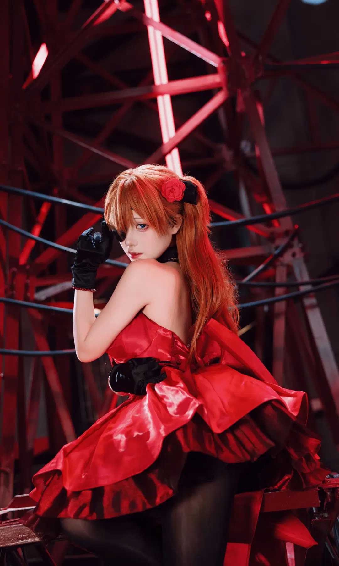 【明日香cos】Nikke胜利女神联动的红裙工业风正片 - TimeAfterTime - 第2张