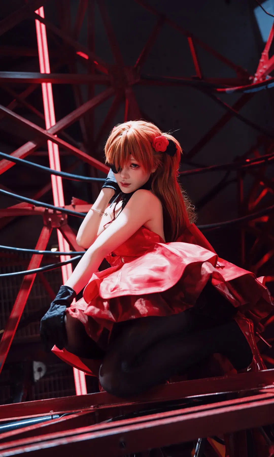【明日香cos】Nikke胜利女神联动的红裙工业风正片 - TimeAfterTime - 第4张