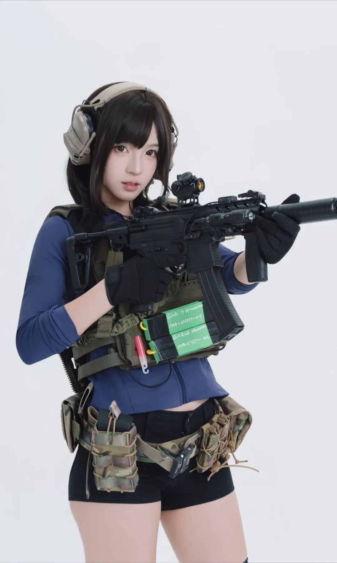 【戦術少女】タクティカル装備が重すぎて泣きそう！スタジオ撮影によるタクティカルスタイル｜黒ストッキングコスプレ - TimeAfterTime - 4枚目