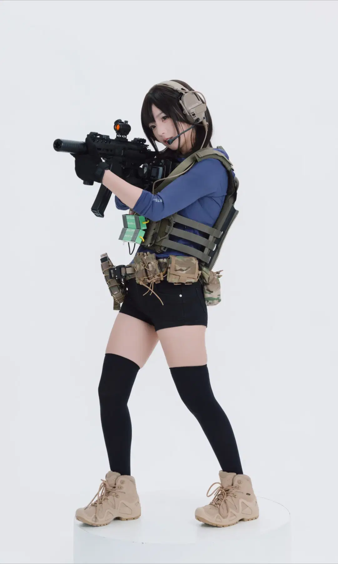 【戦術少女】タクティカル装備が重すぎて泣きそう！スタジオ撮影によるタクティカルスタイル｜黒ストッキングコスプレ - TimeAfterTime - 5枚目