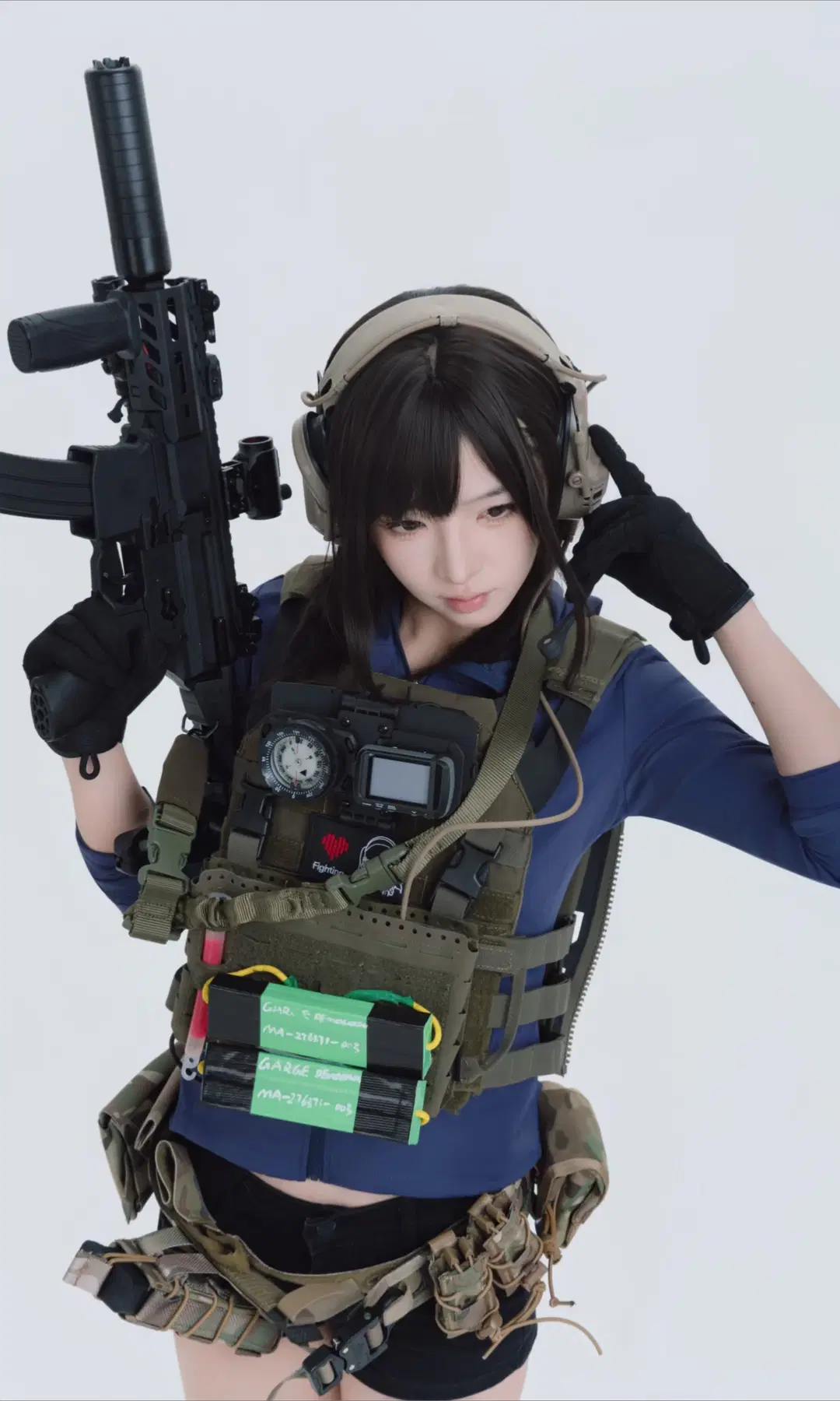【戦術少女】タクティカル装備が重すぎて泣きそう！スタジオ撮影によるタクティカルスタイル｜黒ストッキングコスプレ - TimeAfterTime - 7枚目