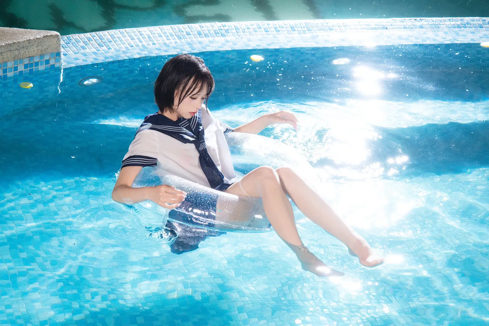 泳池摄影, 水手服写真, 日系JK, 丝袜美腿, 恋如雨止