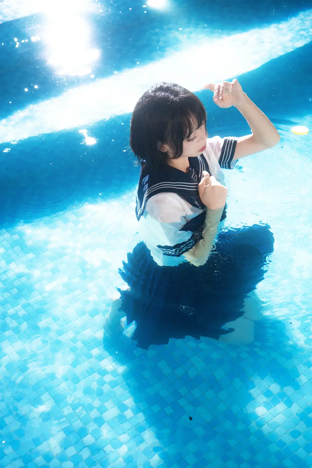 恋如雨止 雨中的泳池水手服JK写真 - 还不够安艺 - 第4张