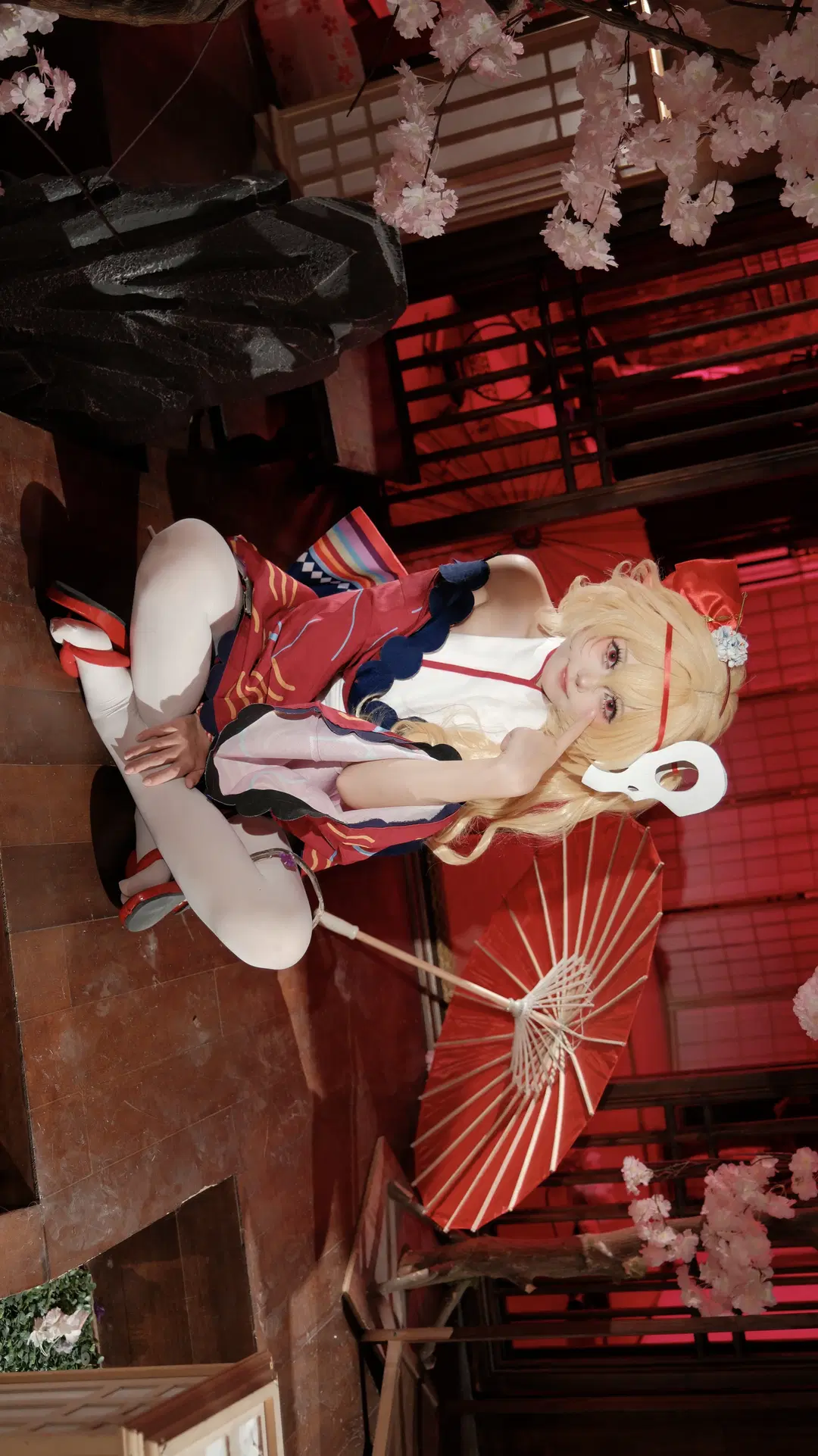 【フランドール・スカーレット コスプレ】紅魔館の砕華変、和風の桜下に佇む白ストッキングの妹様 - WIFI（接正片 - 2枚目