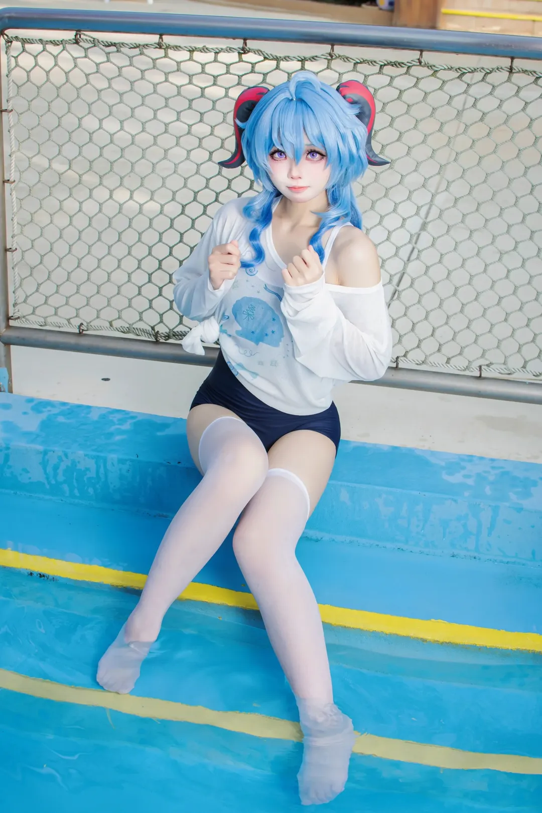 角色扮演, 原神, 甘雨cos, 白絲, 泳池拍照姿勢