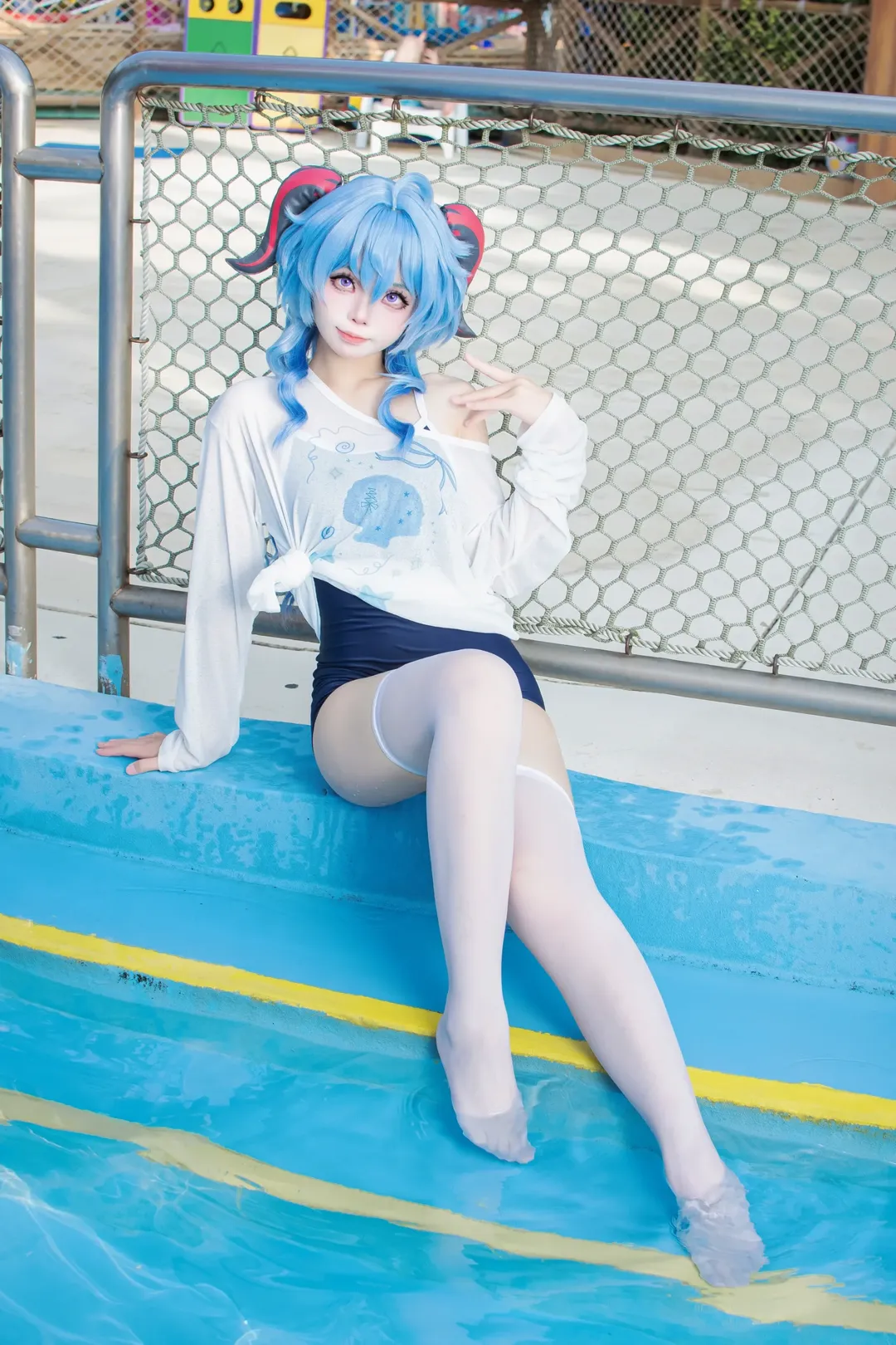 角色扮演, 原神, 甘雨cos, 白丝, 泳池拍照姿势 - 第4张