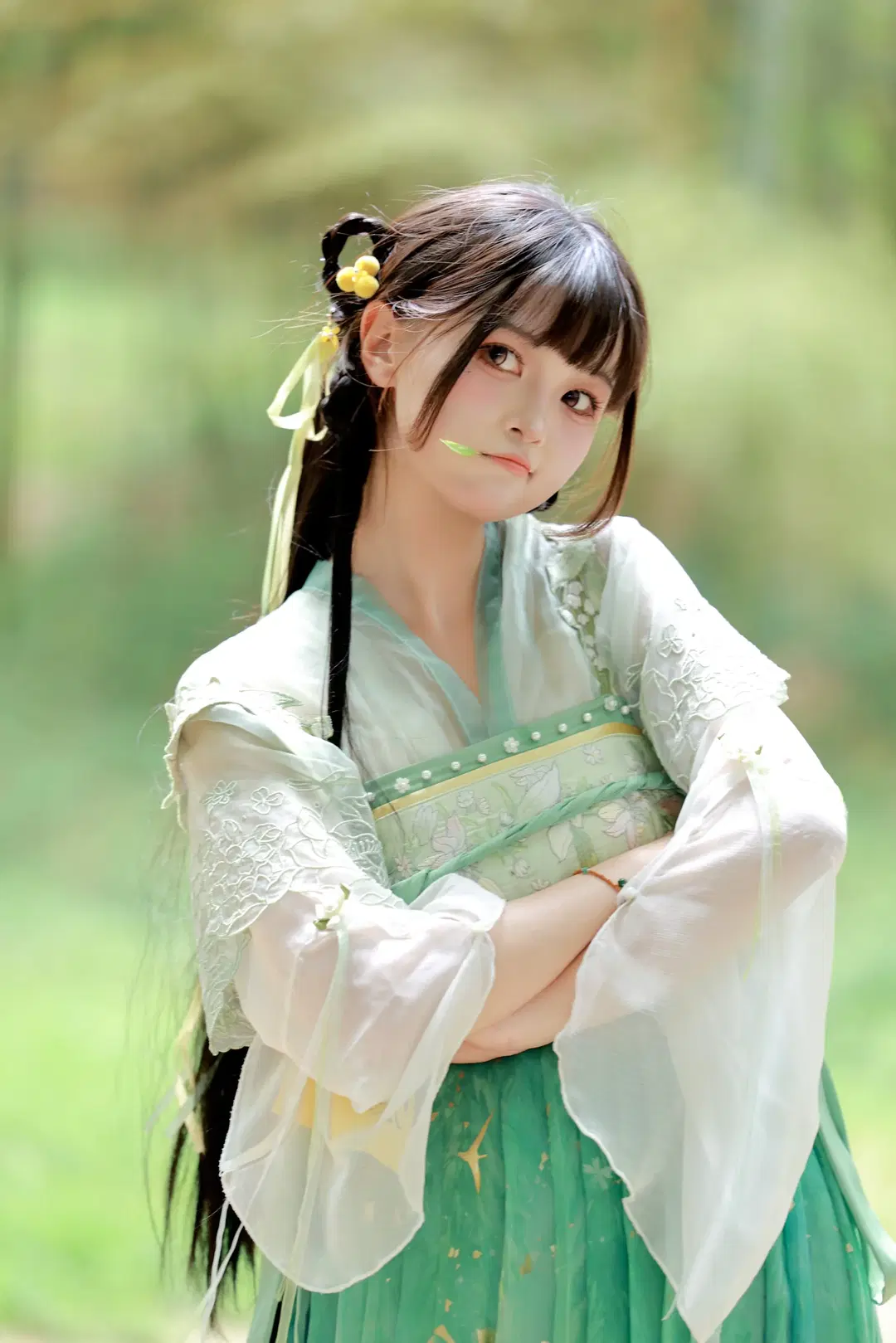 Girlish vibe, Traditional style Hanfu, Bamboo forest photoshoot, Hanfu elements, Lin Miaomiao cosplay