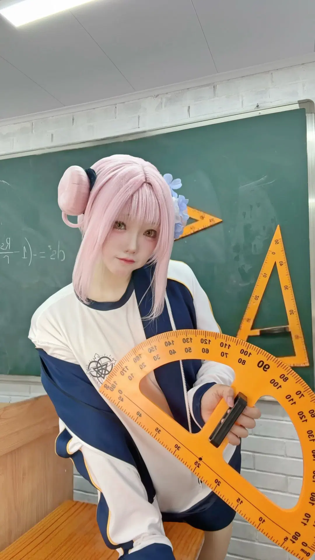 [Misono Mika cosplay] Blue Archive Gymnastics Uniform: The Pink Volleyball Maiden in the Classroom by 一只豆沙团子 - Image 3