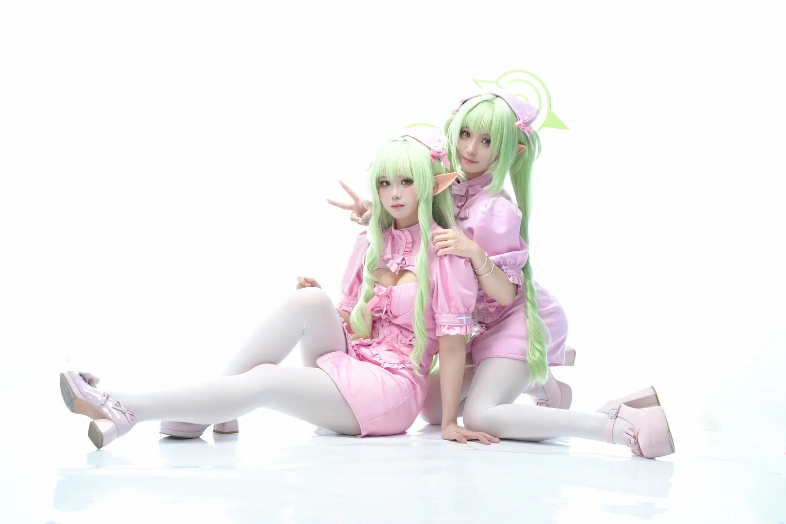 【ハイランダー双子のコスプレ】『ブルーアーカイブ』ピンク×白のメディカル風ツインズ撮影記録 - 蛙蛙 - 2枚目
