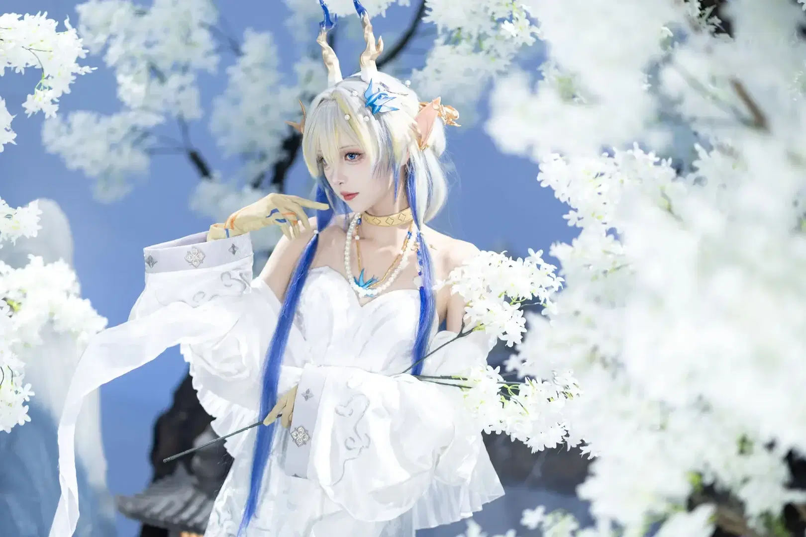 【黍cos】明日方舟音律聯覺 優雅白藍金仙氣造型 - 青空（棚拍版） - 第2張