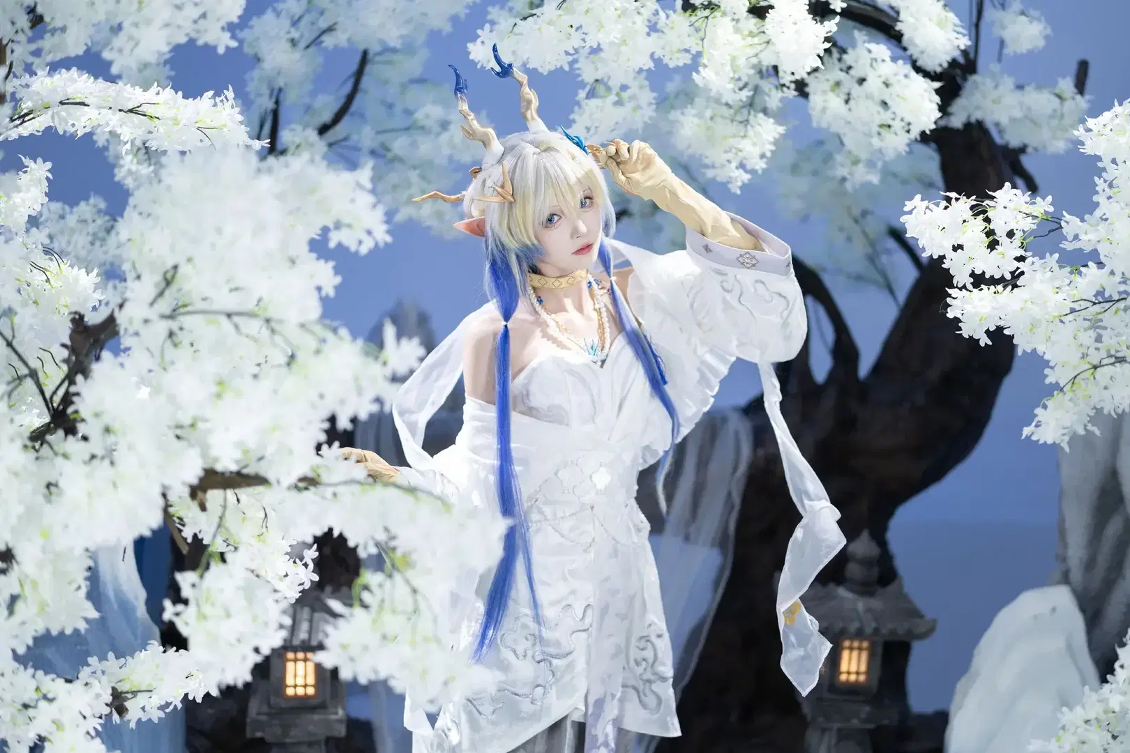 【黍cos】明日方舟音律聯覺 優雅白藍金仙氣造型 - 青空（棚拍版） - 第4張
