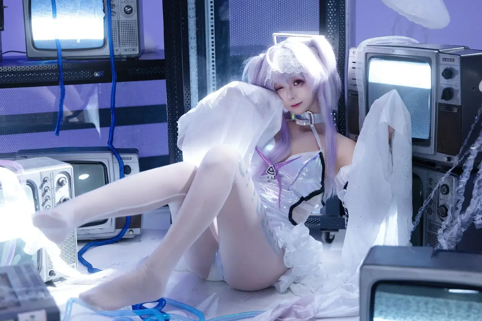 二次元コスプレ, 勝利の女神：NIKKE, リバーレリオ コスプレ, レトロテック風, 白タイツコスプレ