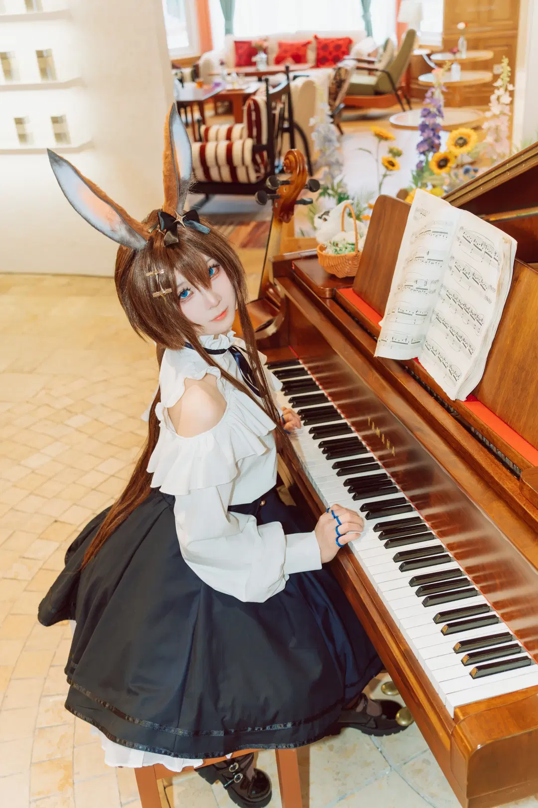 二次元摄影, 明日方舟, 阿米娅cos, 兔耳少女, 钢琴写真