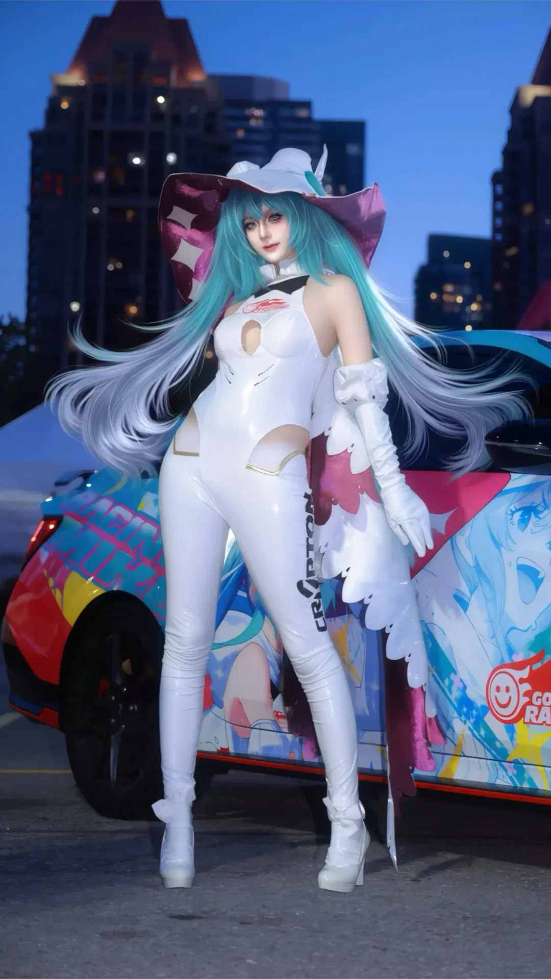初音未来cos, 痛车, 同人产粮节, 夜景cos, 赛车初音2024