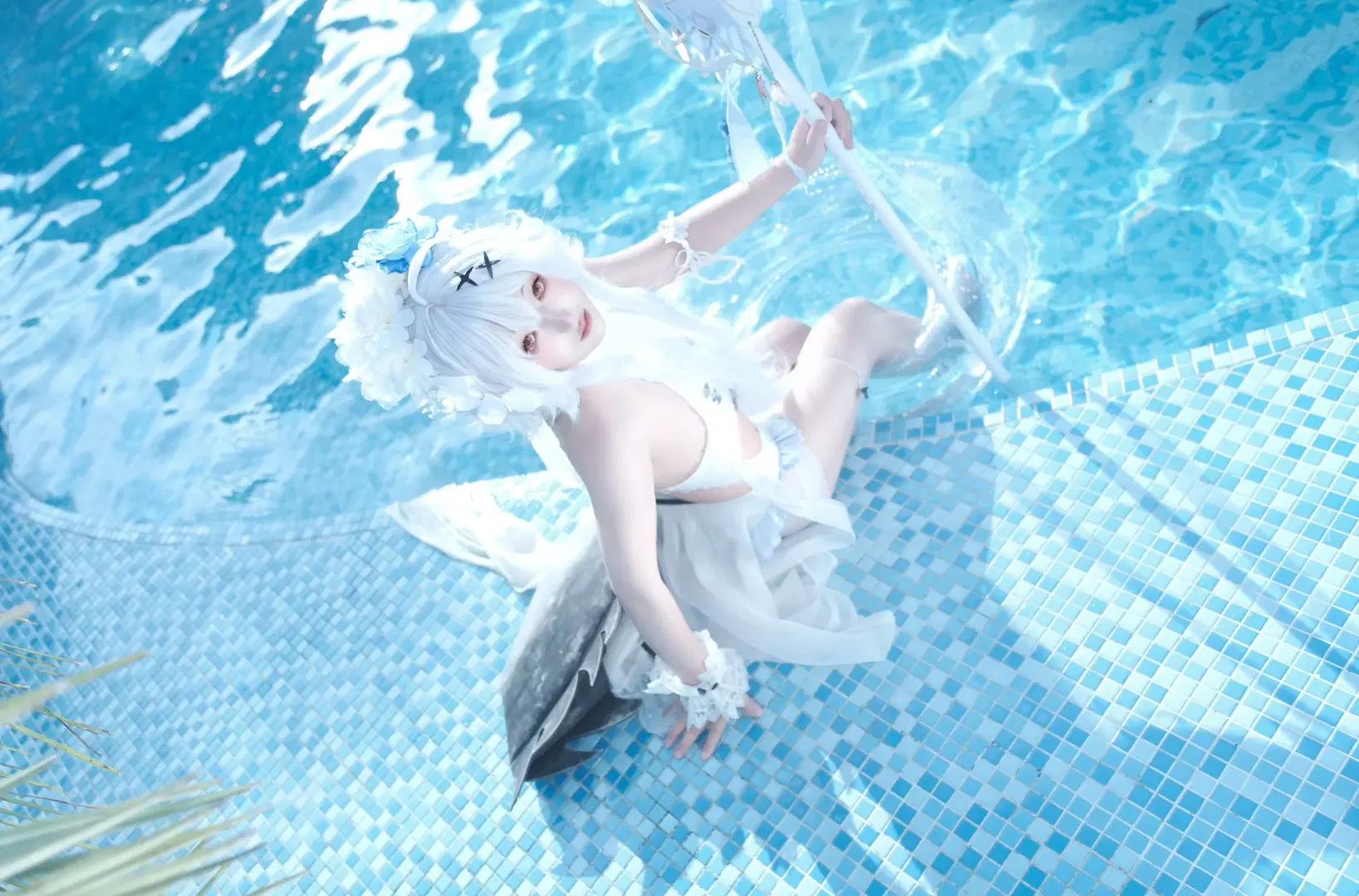 [Tomimi cosplay] Arknights Serene Midnight: Summer Coolness by the Azure Poolside by 片片 - Image 2