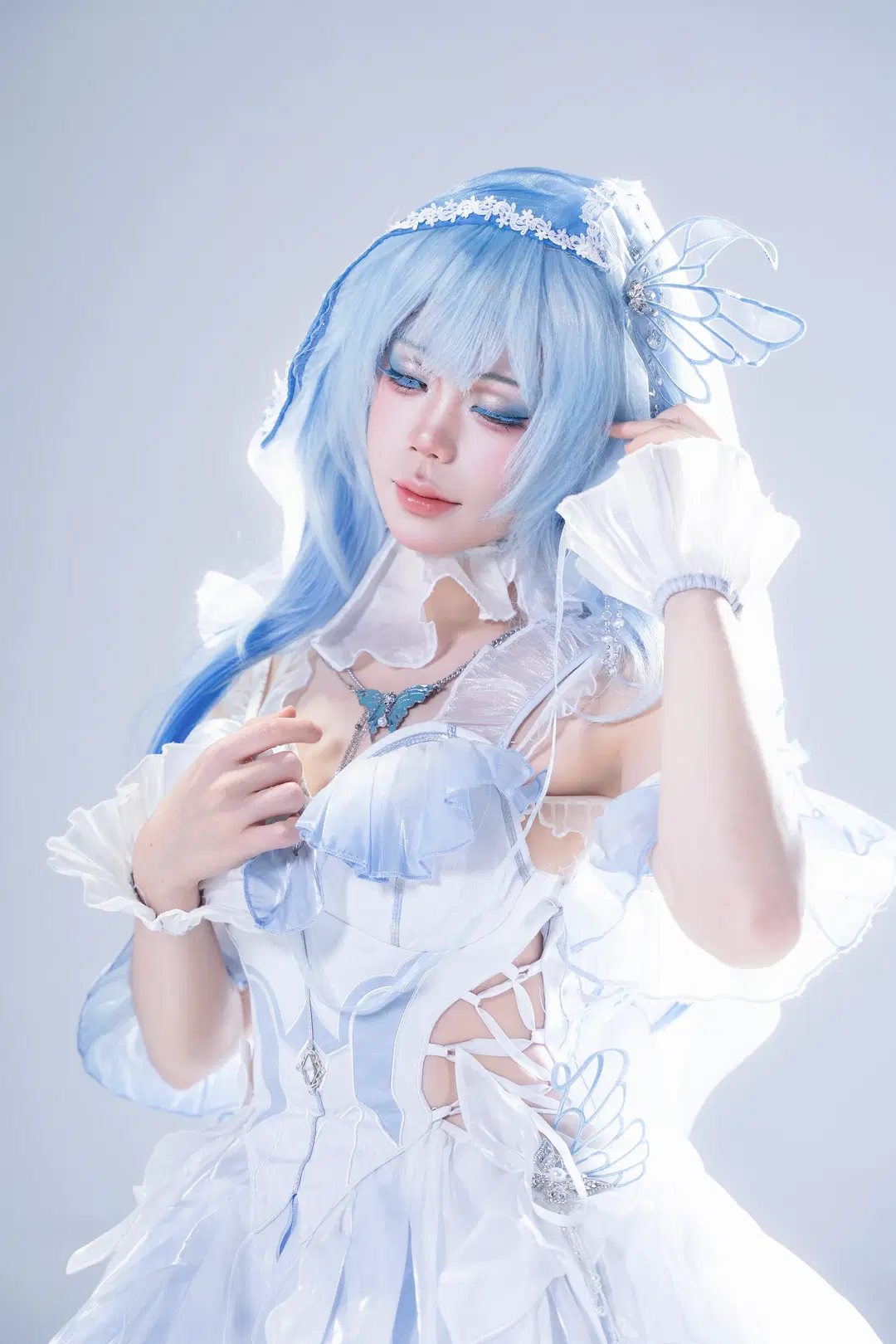 【守岸人cos】鳴潮花嫁月潮星紗，沒有後勤也能自己甩裙襬出片 - 是菱沫沫吖 - 第2張