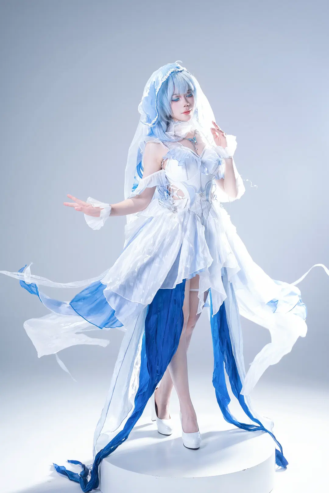【守岸人cos】鳴潮花嫁月潮星紗，沒有後勤也能自己甩裙襬出片 - 是菱沫沫吖 - 第4張