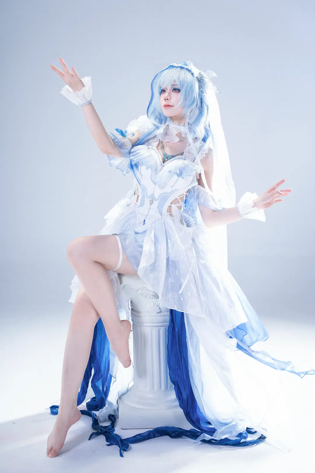鸣潮, 守岸人cos, 花嫁, 拍照姿势, 丝袜