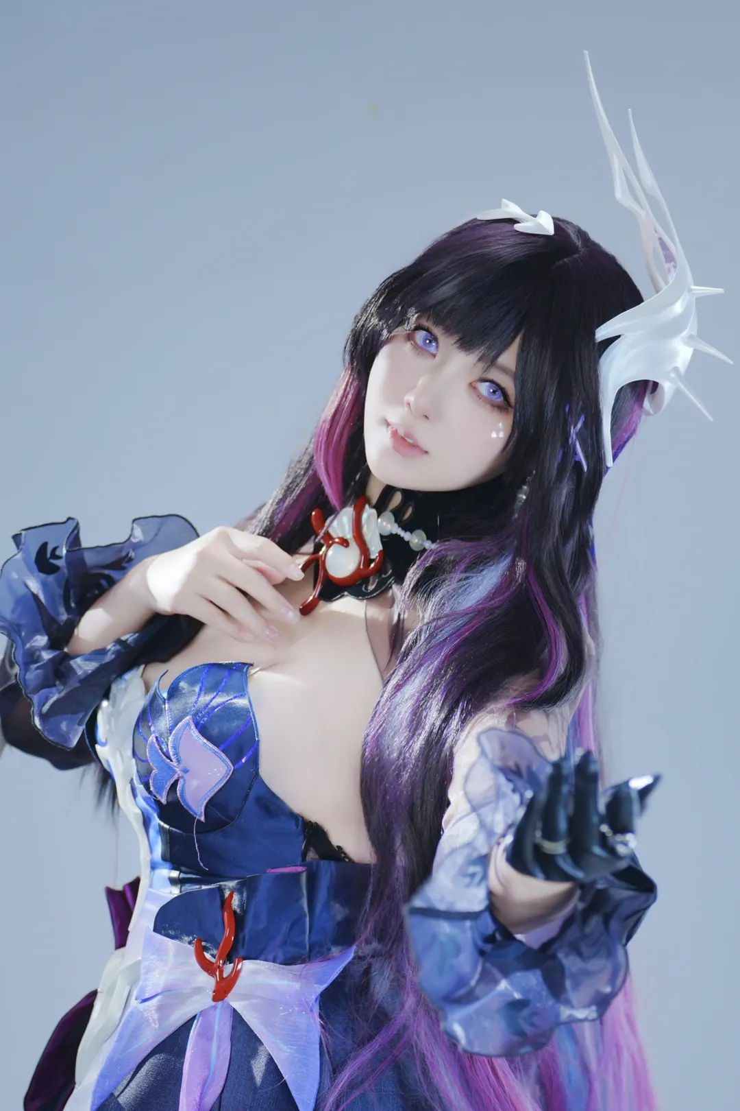 崩坏星穹铁道, 棚拍, 海瑟音cos, 蓝色礼服, 黑丝网袜 - 第3张