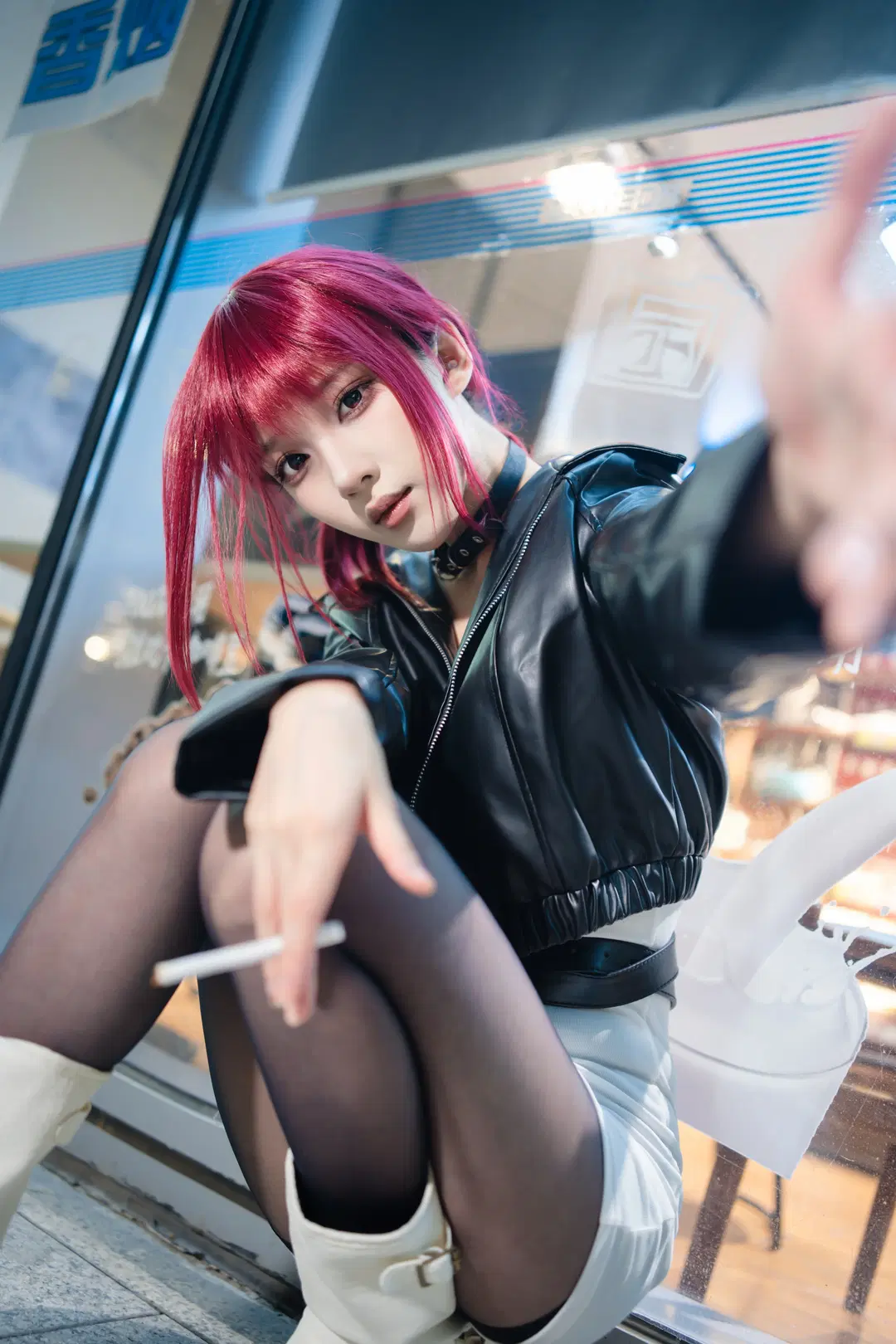 【山田小姐cos】躲在超市后门抽烟的街头风写真