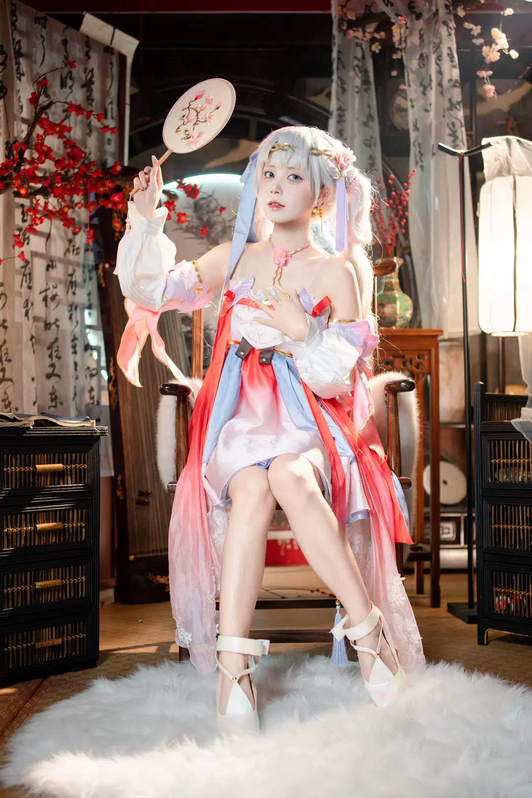 Wuthering Waves, Jinhsi cosplay, Chinese-style cosplay, Anime-style photography, Peach Blossom