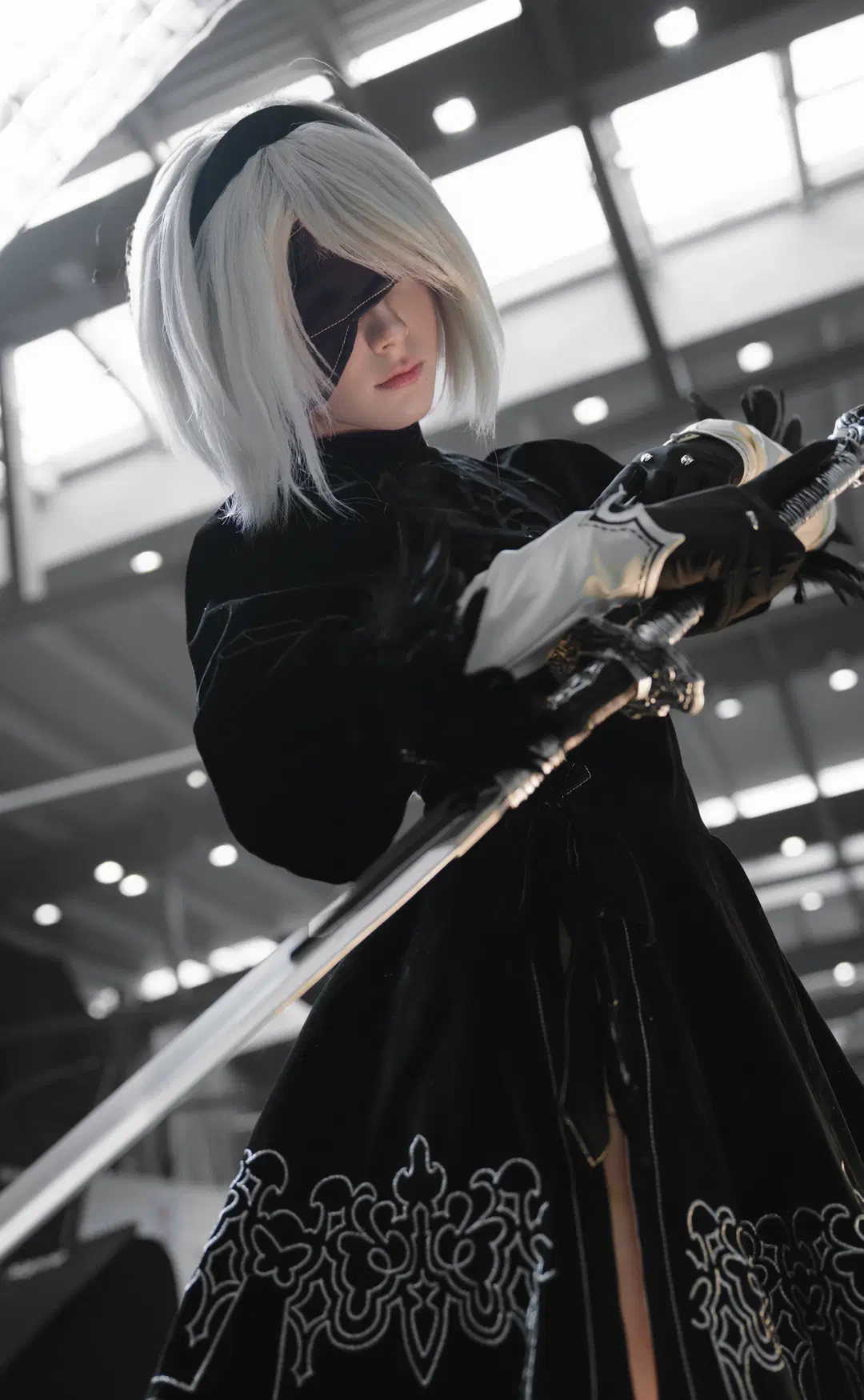 Convention photo, 2B cosplay, Silver hair, Eyepatch, NieR: Automata