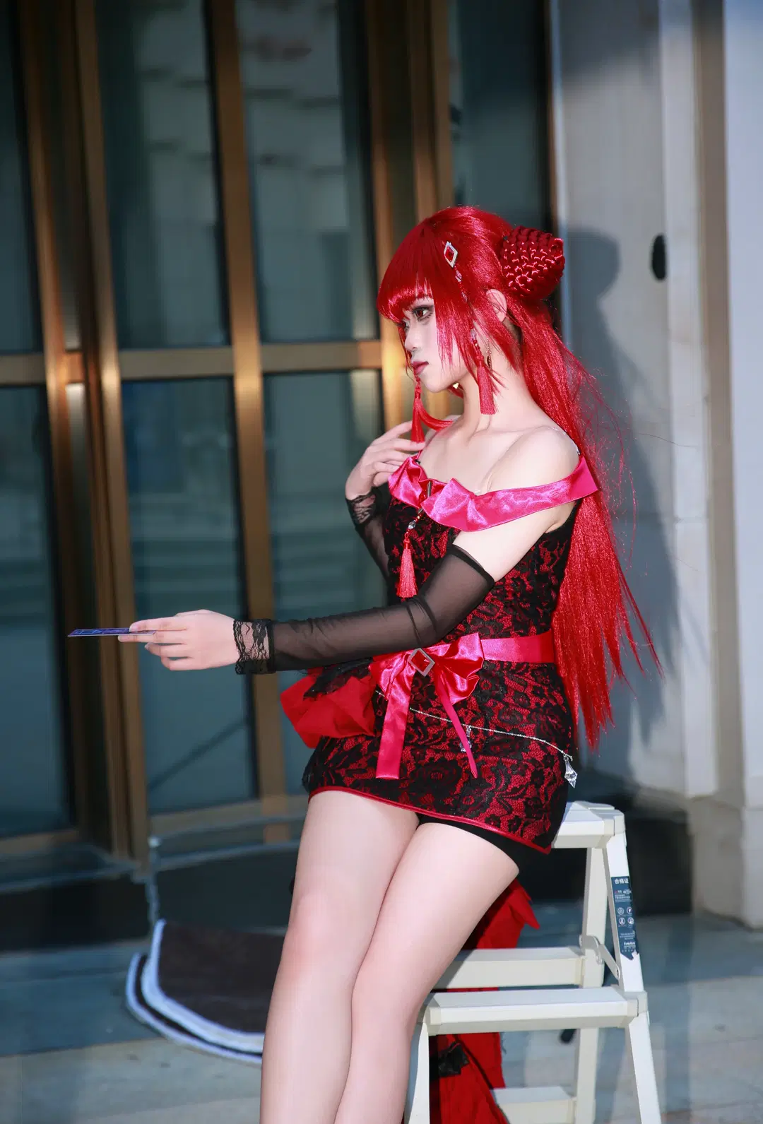 Outdoor Shoot Chronicle: Red and Black Lace Dress Styling by D迷 - Image 2