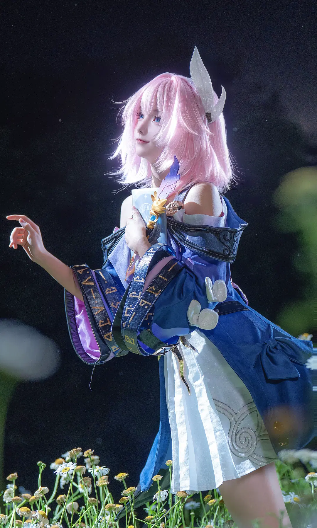【小昔涟cos】夜晚的雏菊花丛与魔法书页 - SanX_三夏 - 第6张