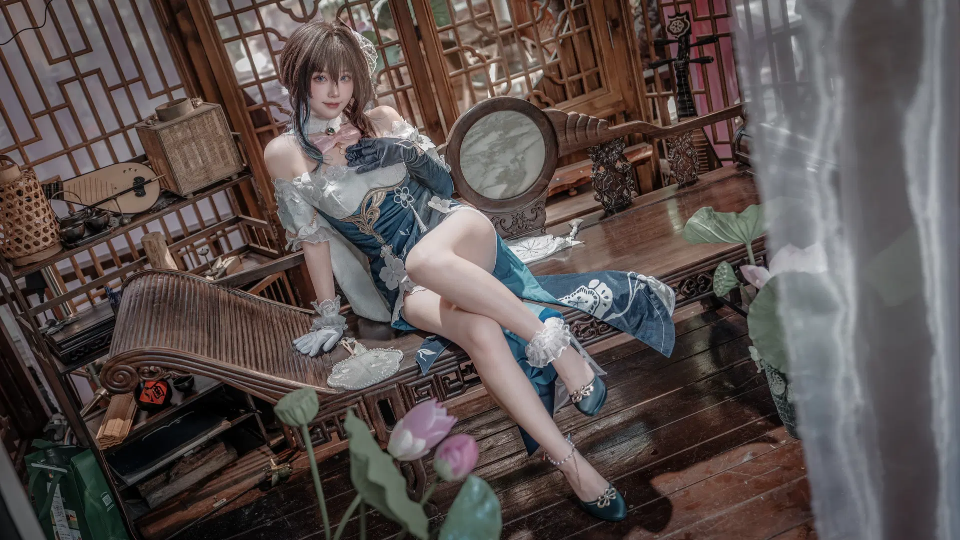 [Ruan Mei cosplay] Cyan-Blue Gown on a Chinese Wooden Daybed: Atmosphere Elevated to the Max by SanX_三夏 - Image 2