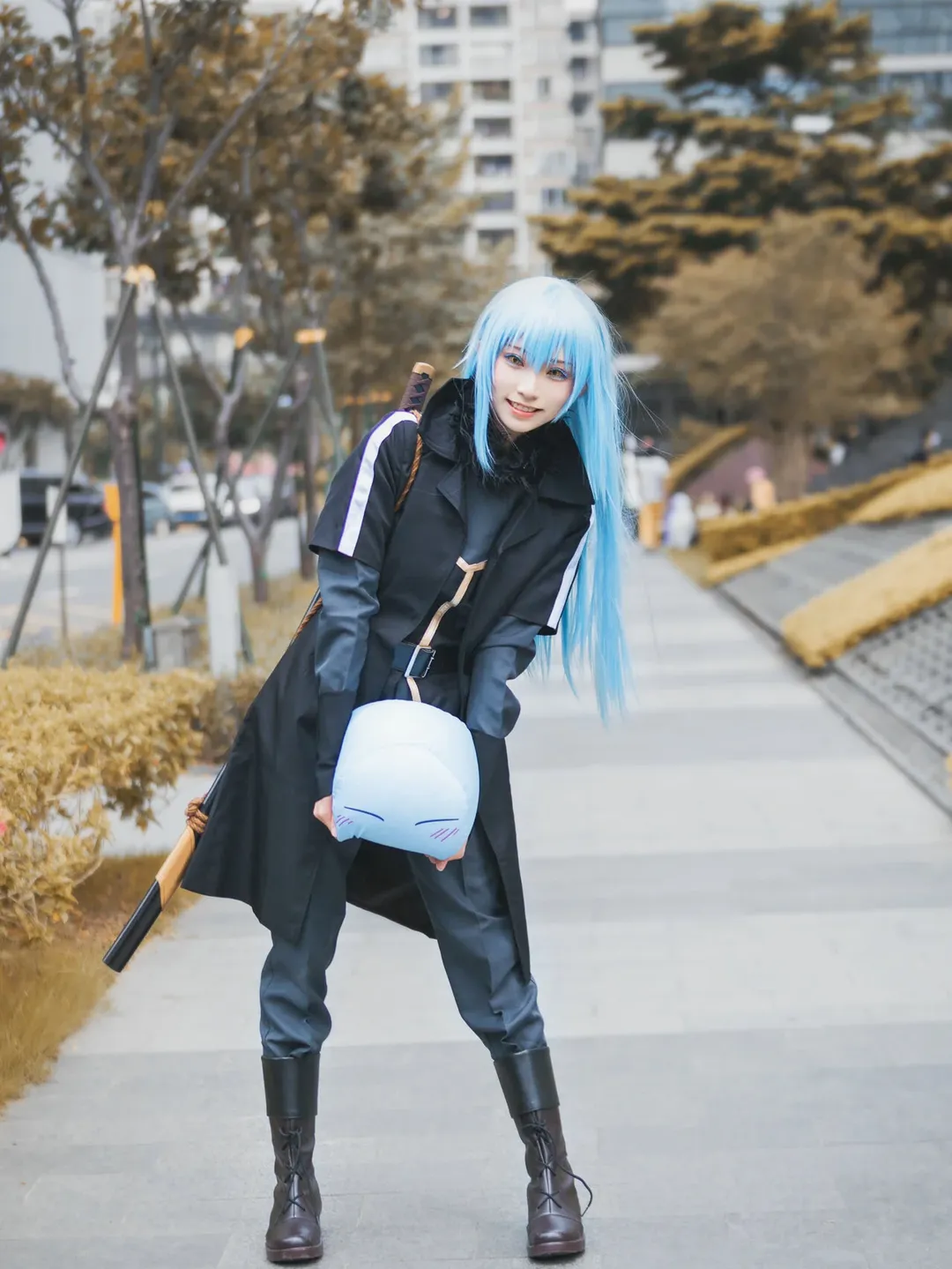 户外摄影, 二次元cosplay, 蓝色假发, 利姆露cos, 黑色风衣 - 第2张