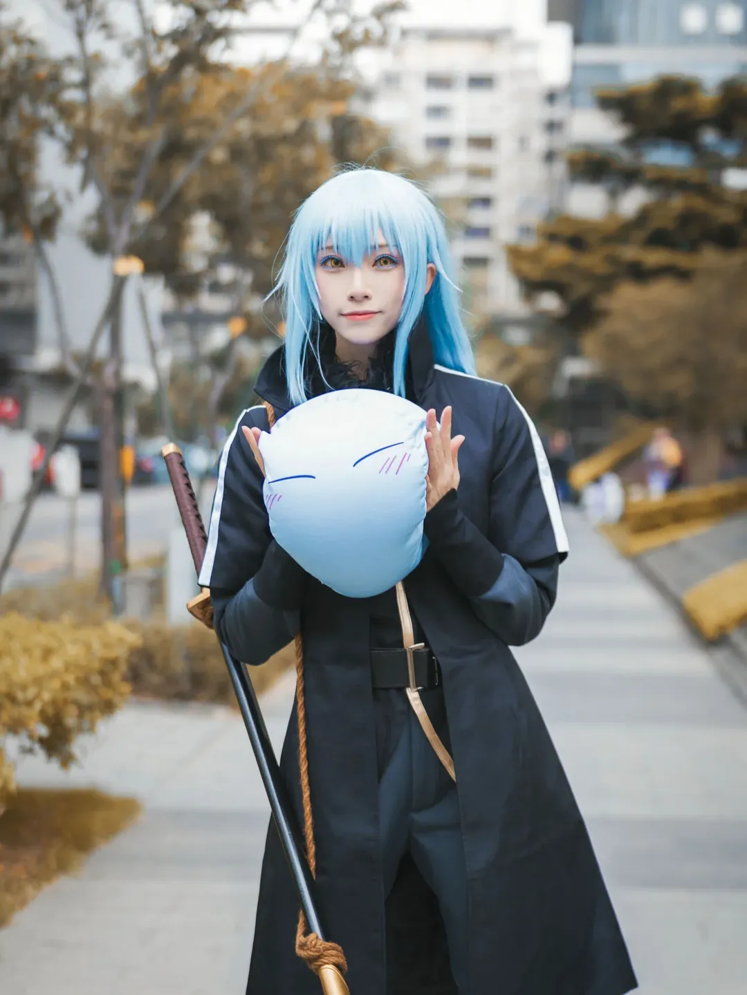 户外摄影, 二次元cosplay, 蓝色假发, 利姆露cos, 黑色风衣 - 第9张