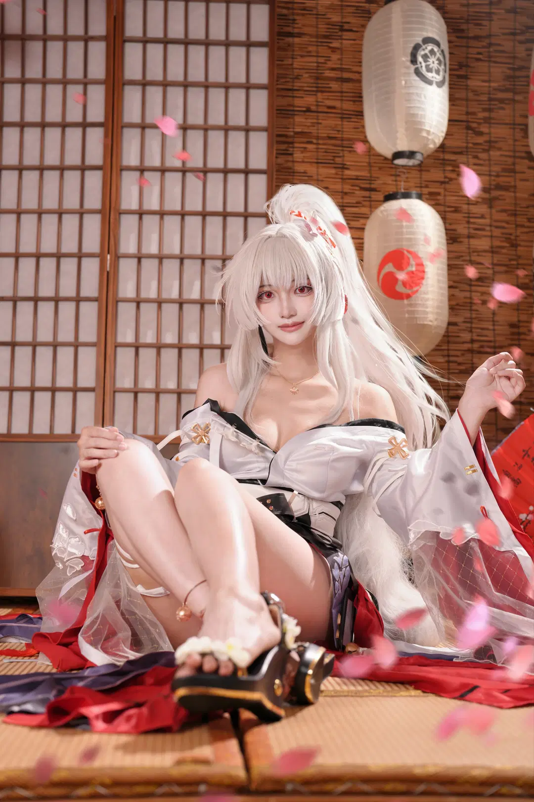 【緋雪cos】鳴潮裡的灼櫻巫女，清冷與豔麗的交織 - zzdrzg - 第2張