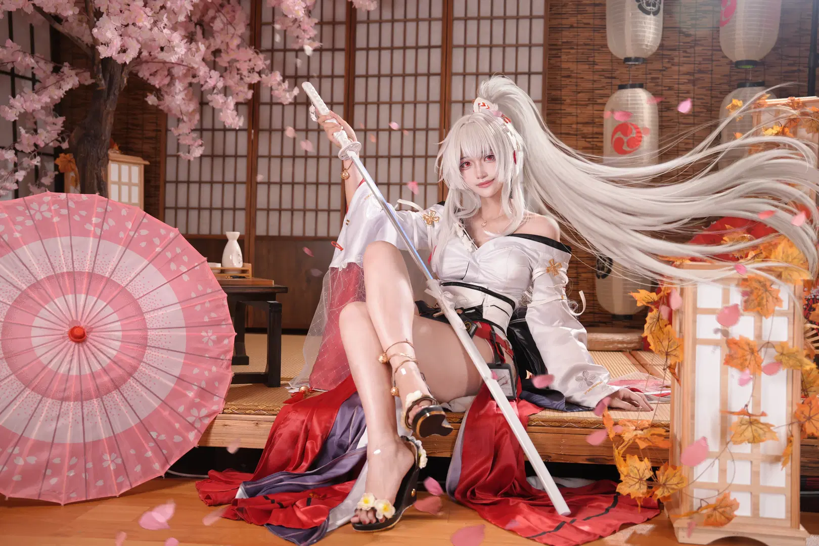 【緋雪cos】鳴潮裡的灼櫻巫女，清冷與豔麗的交織 - zzdrzg - 第3張