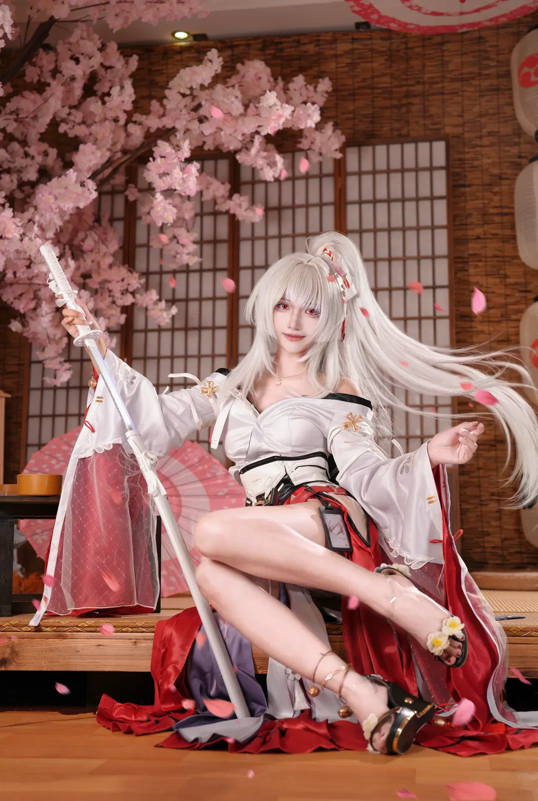 【緋雪cos】鳴潮裡的灼櫻巫女，清冷與豔麗的交織 - zzdrzg - 第4張