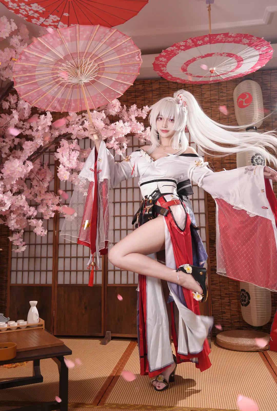 鸣潮, 绯雪cos, 白毛cos, 二次元御姐, 灼樱巫女