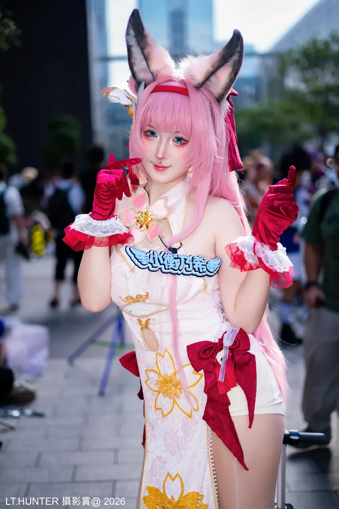 Pink-Haired Animal-Eared Girl at Firefly ACG Expo: A Costume Packed with Detail by 聆聽獵人 - Image 2