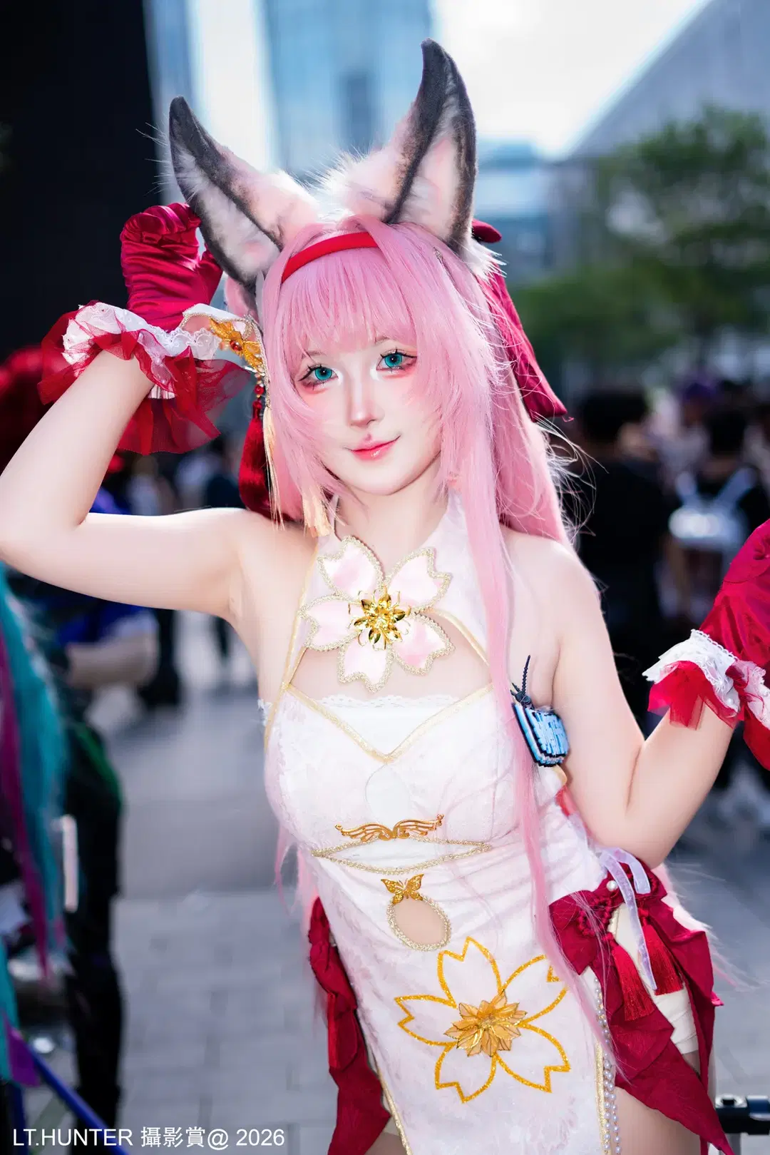Pink-Haired Animal-Eared Girl at Firefly ACG Expo: A Costume Packed with Detail by 聆聽獵人 - Image 3